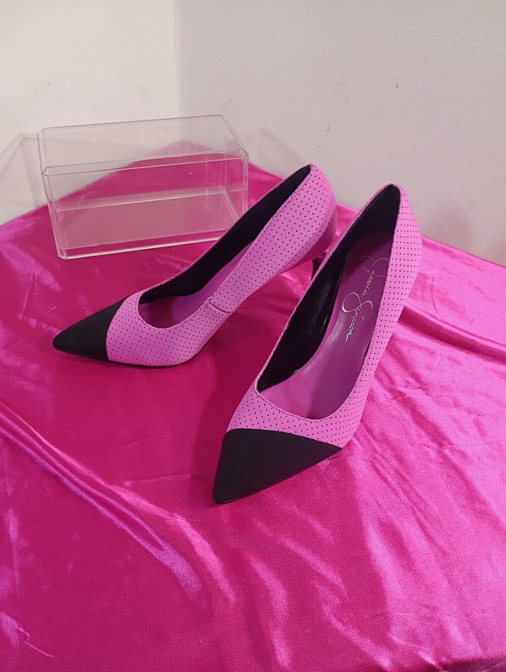 Jessica Simpson Women's SZ 9M Bright Pink and Black Perforated Stiletto Heel .